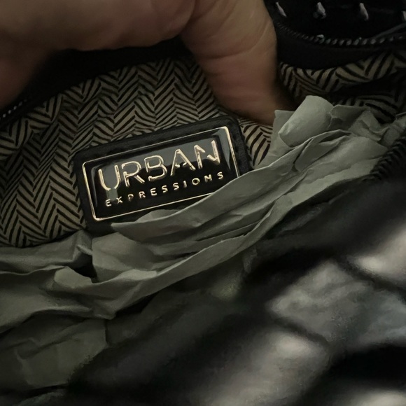 NWT URBAN
EXPRESSIONS
HANDBAGS
Woven Tote Bag Elegant Black Woven,(crossbody) - Picture 6 of 15